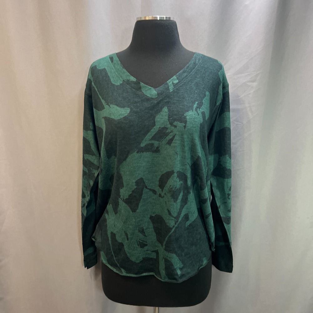 Nally & Millie Pullover Sweater Womens Large Green Camouflage Tight Knit V Neck